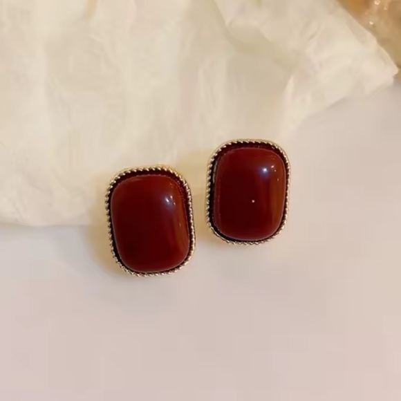 Zara retro pearl 
Red and gold Earrings - Picture 3 of 11